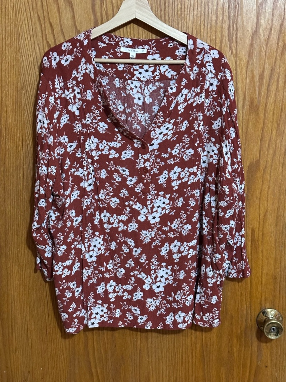 fun 2 fun Rust‎ Floral V-Neck Button-Notch Blouse sz 3X